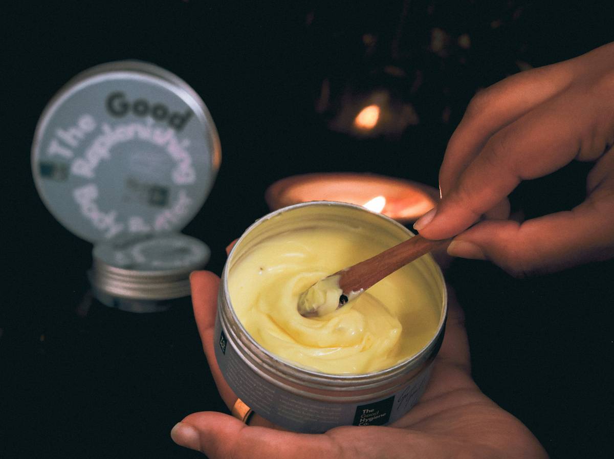 Chart comparing water content in body lotion vs. body butter: lotion is 80-90% water, body butter is 0% water and 80-95% natural oils/butters